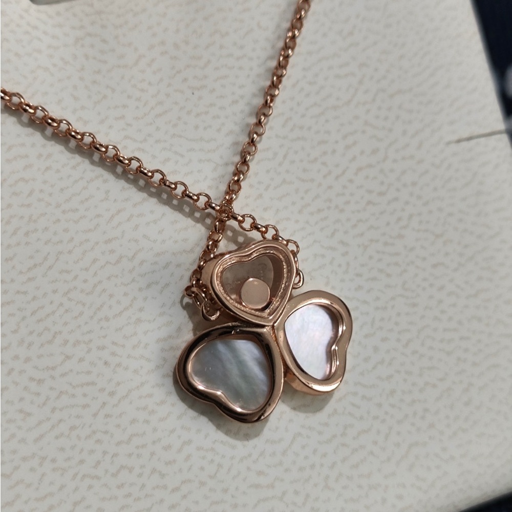 Chopard Rose Gold Mother-of-Pearl Clover Necklace - Picture 5 of 8